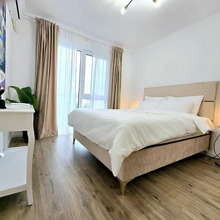 Brauner Urban Apartment